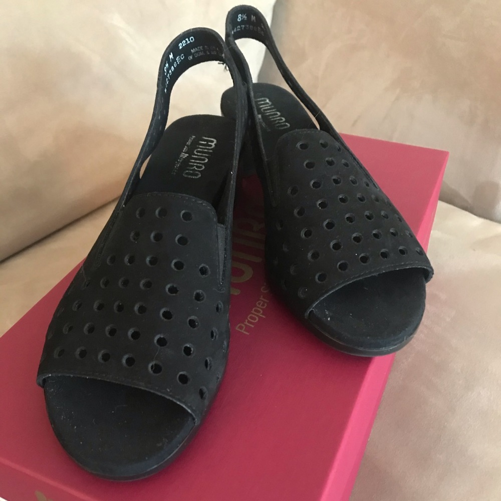 Inunro Mickee black 1-1/4” heel 8.5 M